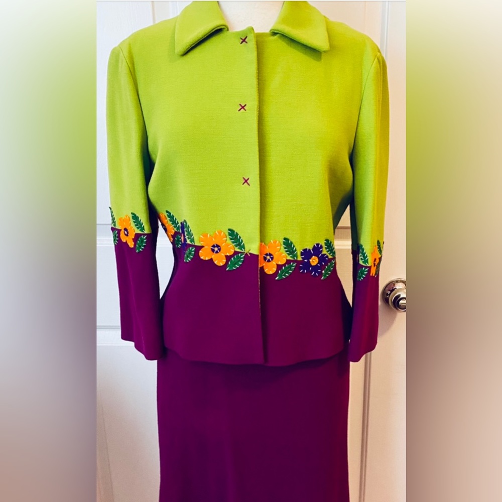 MOSCHINO Cheap and Chic Chartreuse Violet Wool Crepe 2pc Suit Flowers 10 New - Picture 4 of 9